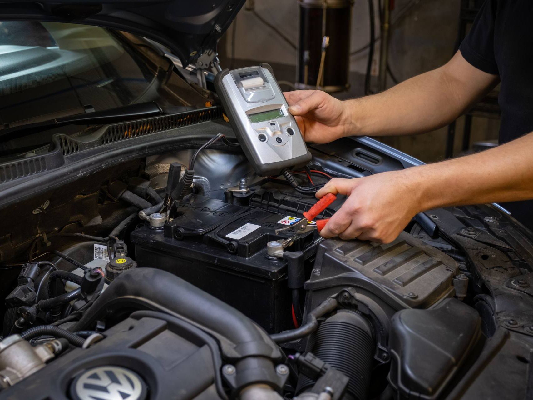 boîtier électrique branché au moteur